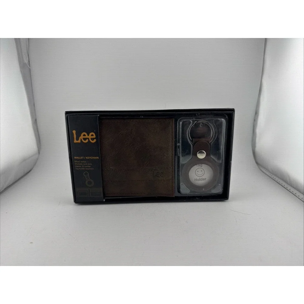 Lee Men's Brown Bifold Folding Wallet Solid with Logo Accent Credit Card